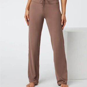 Vuori Women's Daily Wideleg in Clove